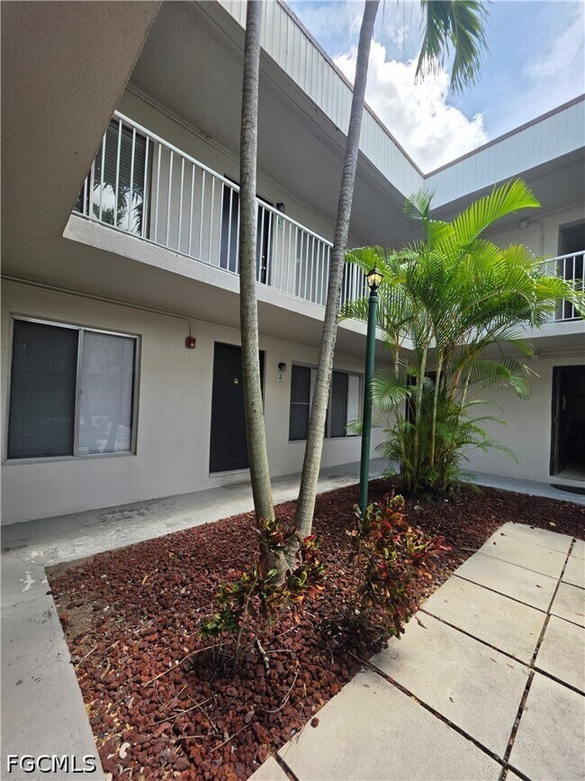 Building Photo - 1830 Maravilla Ave