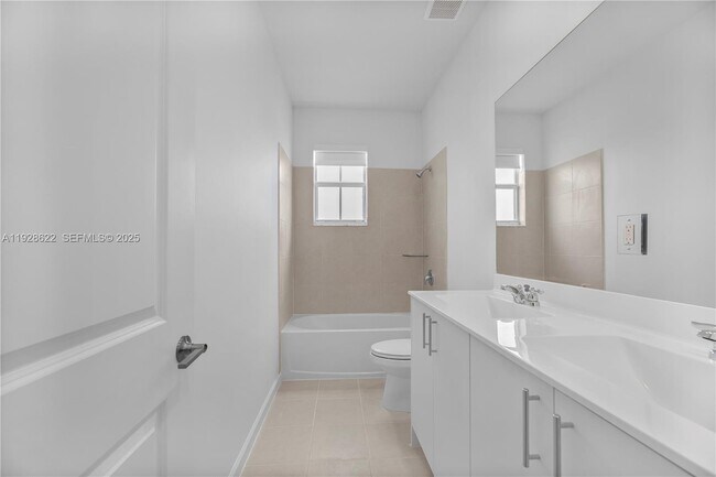 Building Photo - 2498 SE 25th Ct