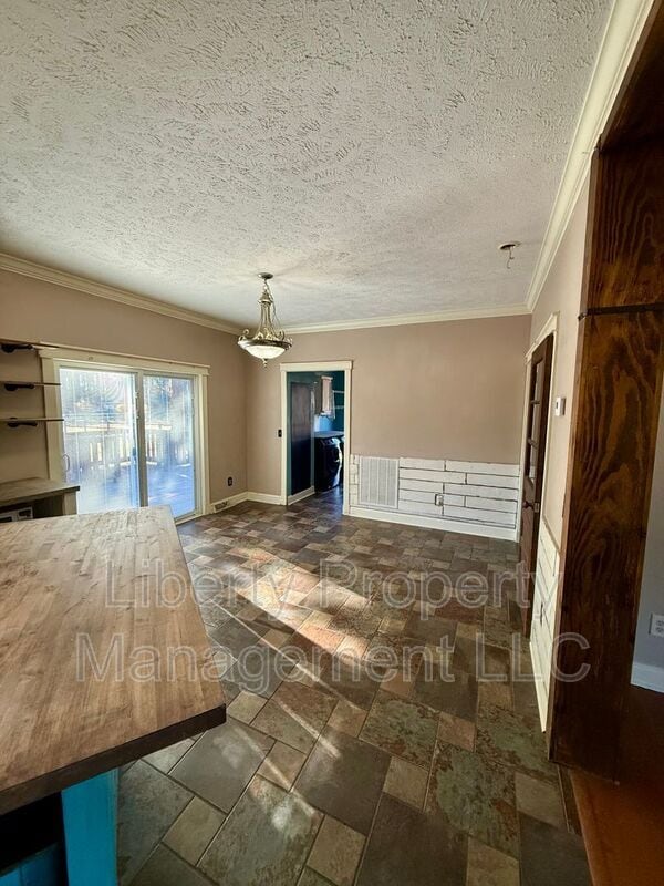 Building Photo - 143 Quail Dr