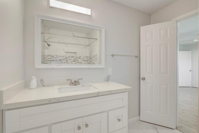 Building Photo - 1099 Redfish St