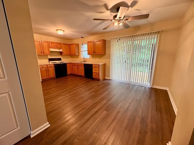 Building Photo - 3 Bedroom 1.5 Bathroom in Elizabethtown!