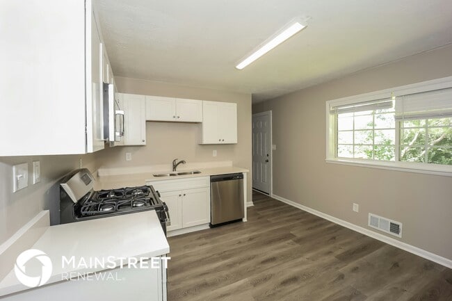 Building Photo - 8904 Channing Dr