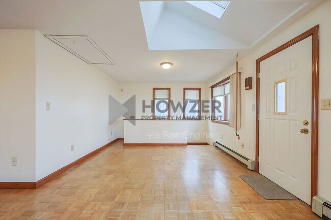 Building Photo - 35 Riverside Dr