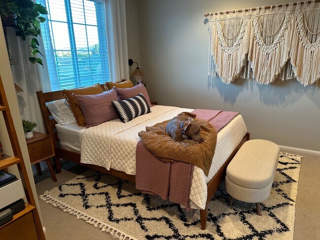 Building Photo - Beautifully upgraded 3-bedroom, 4-bathroom...