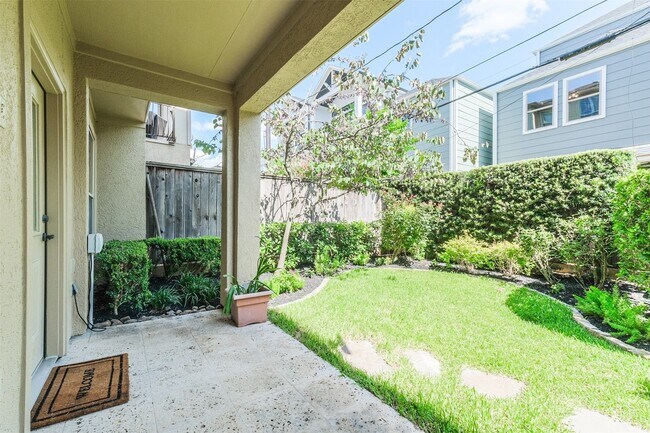 Building Photo - 407 W Bell St