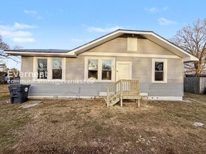 Building Photo - 4 Bed/1 Bath Home with On-Street Parking / Pet-Friendly / Vouchers Accepted / Available Now!