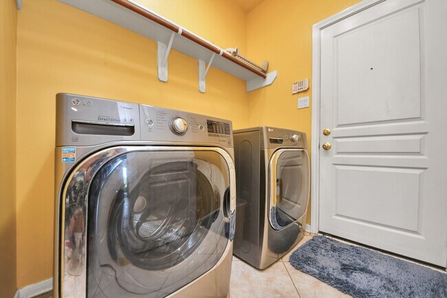 Building Photo - 12003 Sunrise Way