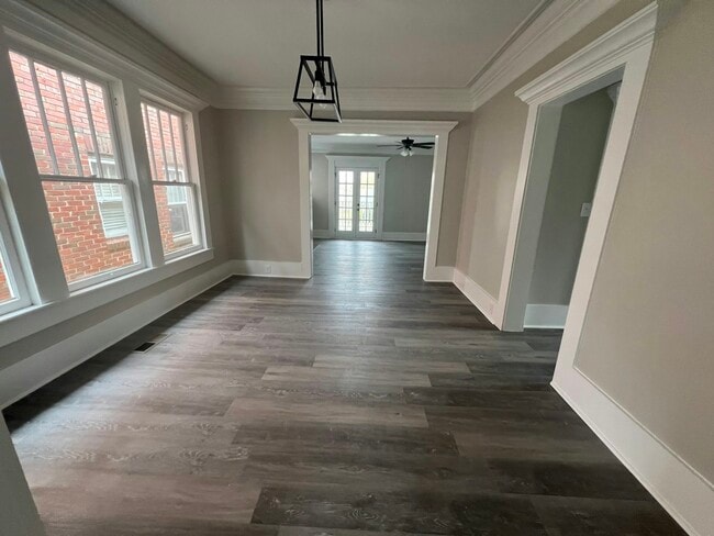 Building Photo - 208 5th Ave E