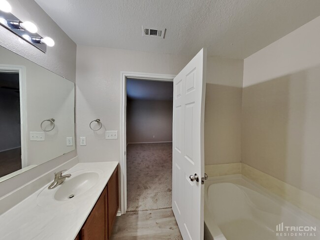 Building Photo - 11838 Wildcat Cove