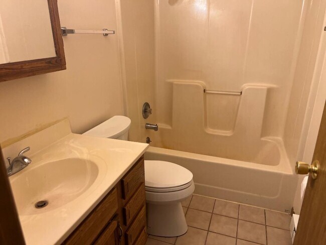 Building Photo - 4790 Sunnybrook Rd