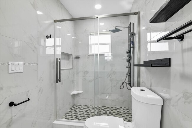 Building Photo - 702 NW Orchid St