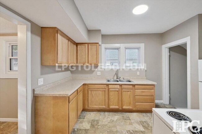 Building Photo - 1809 Pilgrim Rd