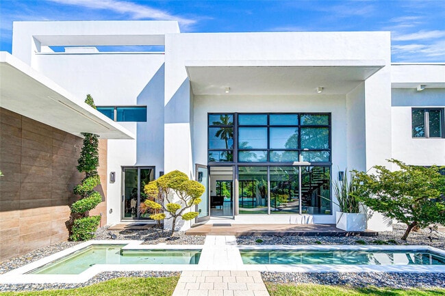 Building Photo - 1430 S Ocean Dr