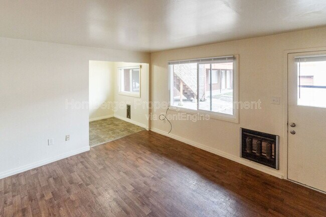 Building Photo - 728 W Maxwell Ave