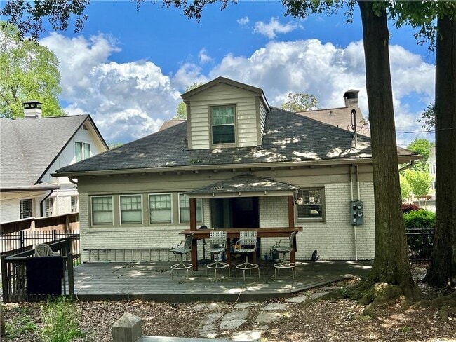 Building Photo - 616 Seminole Ave NE