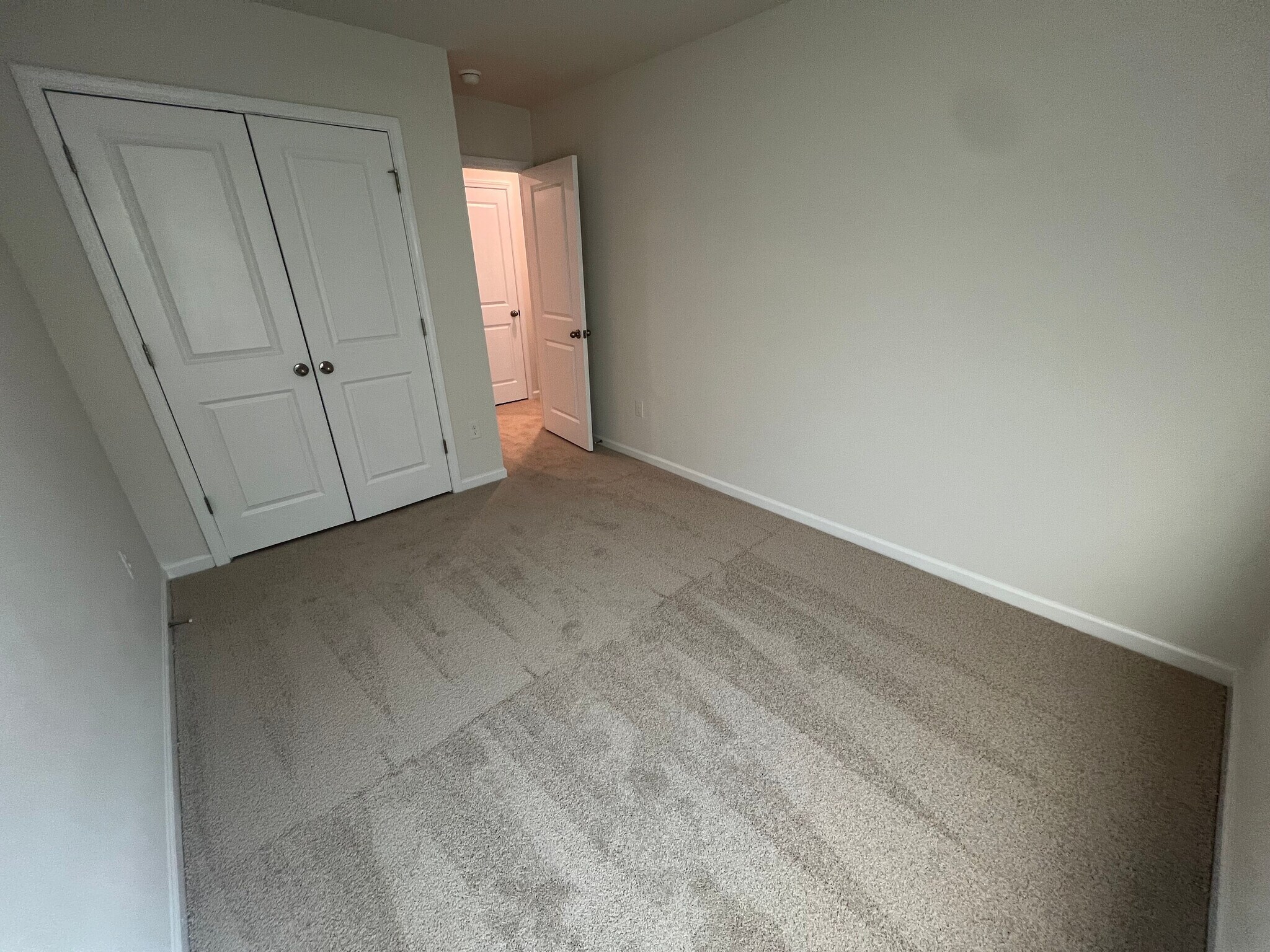 Building Photo - Room in Townhome on Starlight St