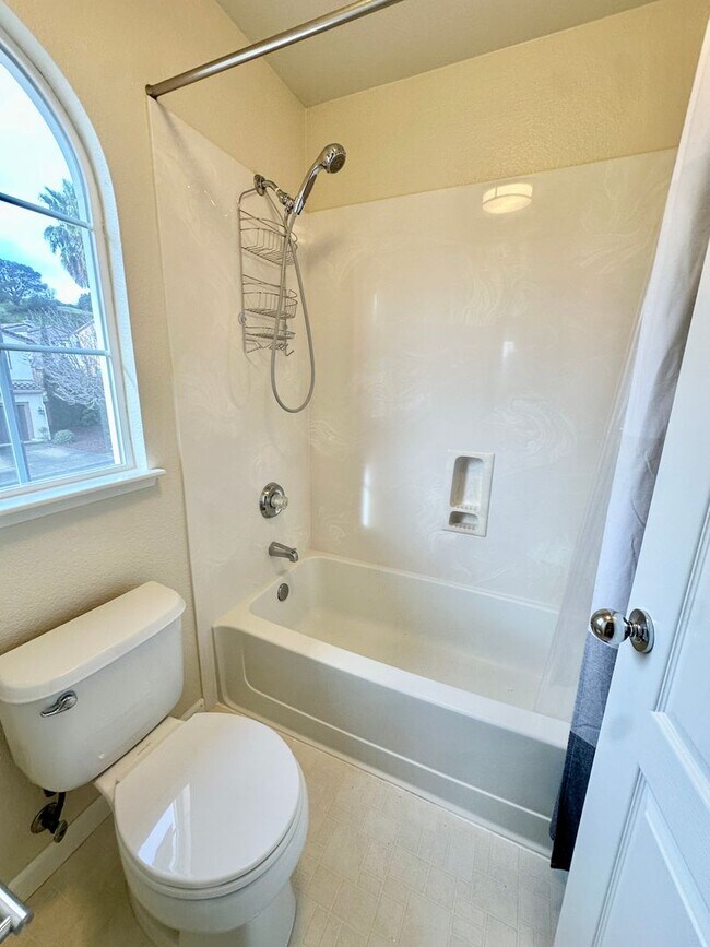 Building Photo - Coming Soon! Charming 3-Bedroom Hamilton Home