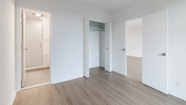 Bedroom with Hard Surface Flooring - Crystal Place