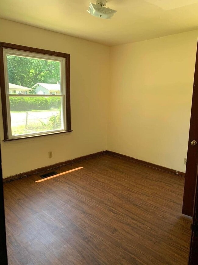 Building Photo - 2240 Margybeth Ave