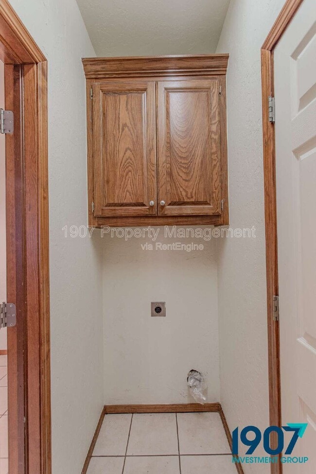 Building Photo - 923 SW 37th St