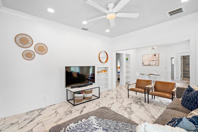 Building Photo - 2560 4th Ave S