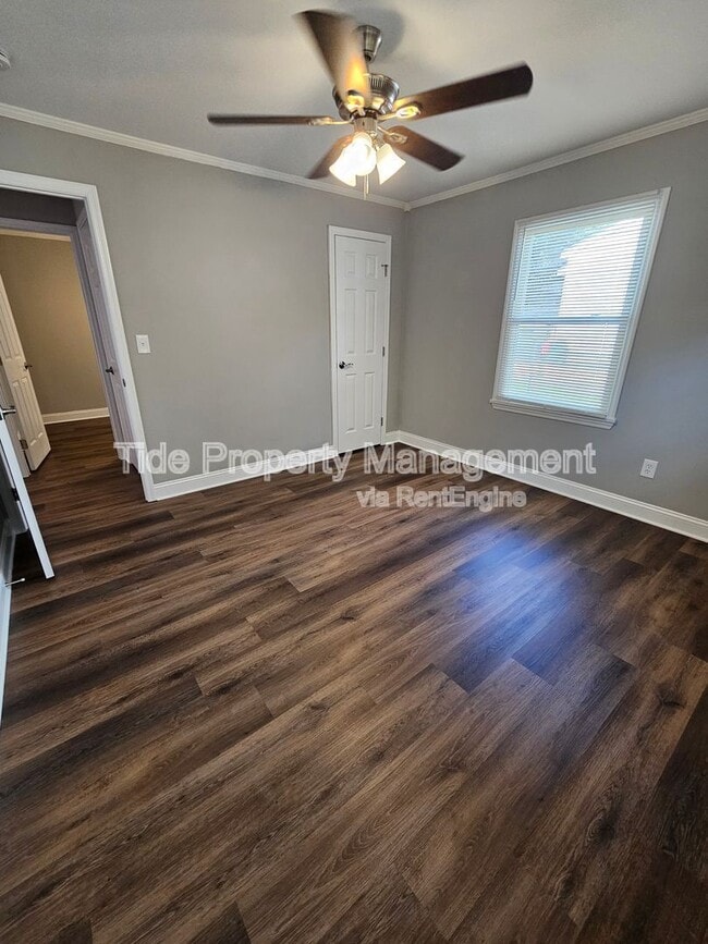 Building Photo - 5821 Robinhood Dr