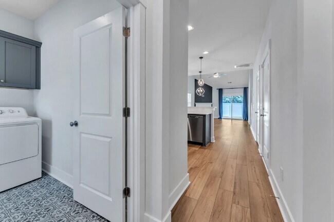 Building Photo - Elegant 3 Bed / 2.5 Bath Luxury Townhome + Bonus Room in Indigo Pointe with Main-Level Primary Su...