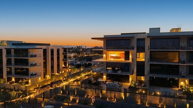 Building Photo - 4849 N Camelback Rdg Dr