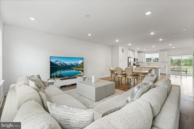 Building Photo - 122 ADA Hightower Ave