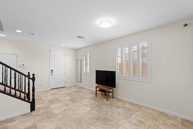 Building Photo - Beautiful West Vegas Home With Next Gen Suite