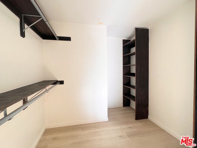 Building Photo - 7311 Dunfield Ave
