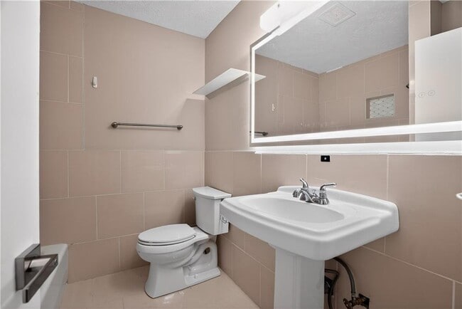 Building Photo - 105 Glen Acres Ct