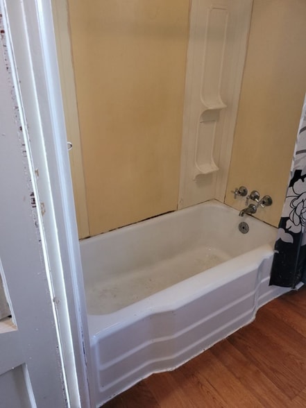 Building Photo - 511 W Centre St