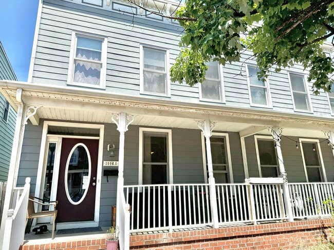 Primary Photo - 1006 W Clay St