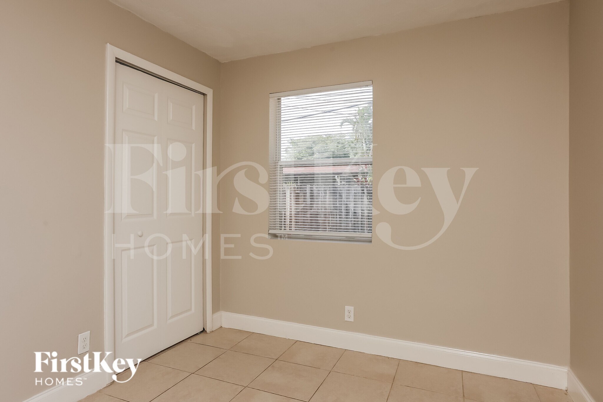 Building Photo - 1425 NE 29th St