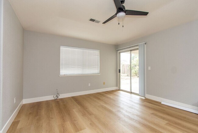 Building Photo - Charming 3-bedroom 2 bathroom Home