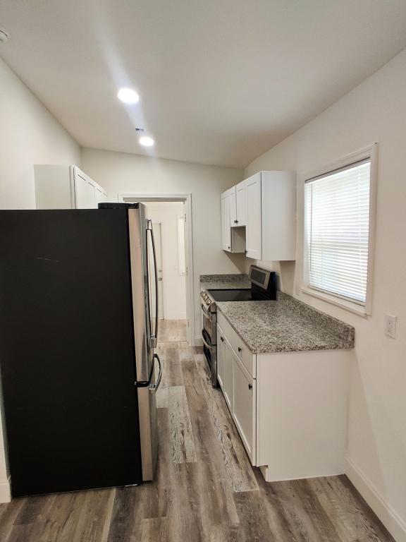 Building Photo - 5500 Balboa Dr