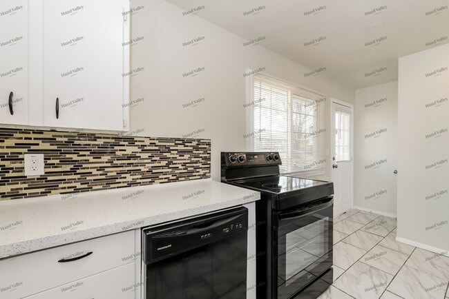 Building Photo - 5125 S Norfleet Rd