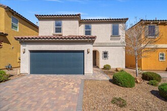 Building Photo - Sophisticated 3 Bedroom Retreat with Designer Finishes & Entertainer’s Backyard