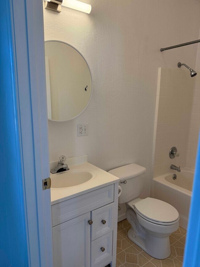 Building Photo - 3996 Dry Creek Rd