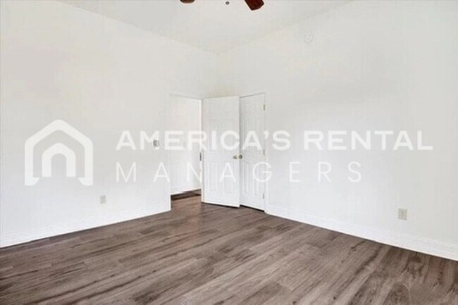 Building Photo - Room to Roam: Expansive Home with Screened Porch - Coming Soon!!