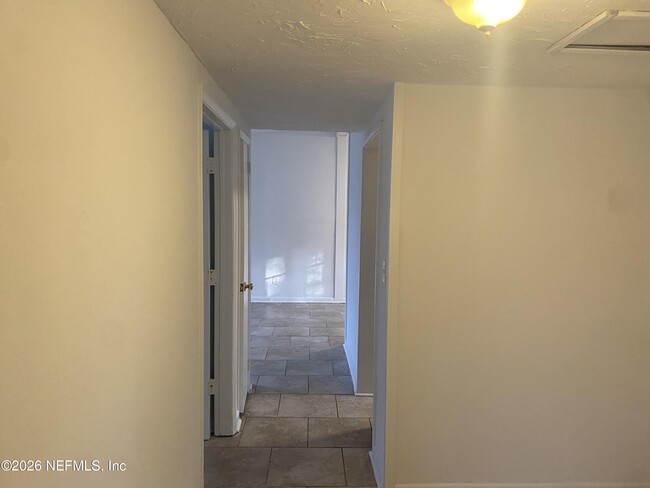 Building Photo - 815 La Marche Dr