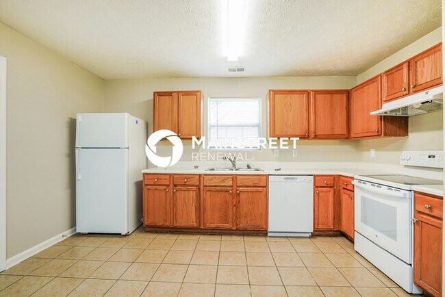 Building Photo - 3 Bedroom Pet-Friendly Home in Jonesboro, GA with Main Street Renewal
