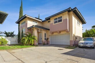 Building Photo - 4 Bed, Pet Friendly Kapolei Home