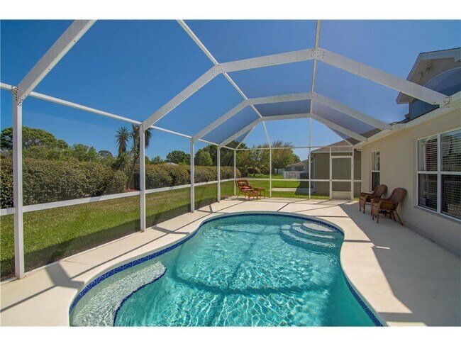 Building Photo - 993 E 13th Sq