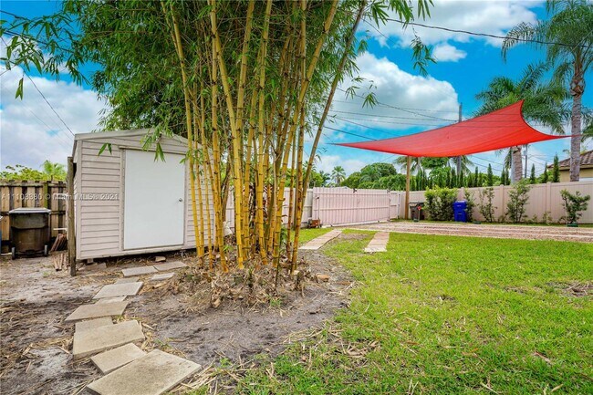 Building Photo - 1622 Mayo St