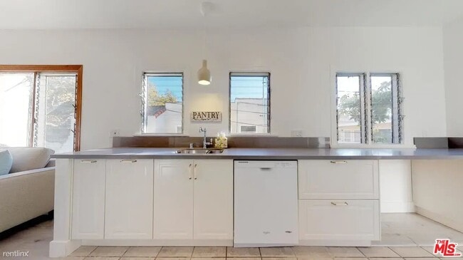 Building Photo - 245 S Swall Dr