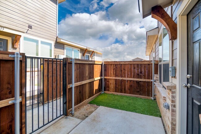 Building Photo - GORGEOUS 2 BEDROOM FOUR PLEX LOCATED IN MIDLOTHIAN ISD!