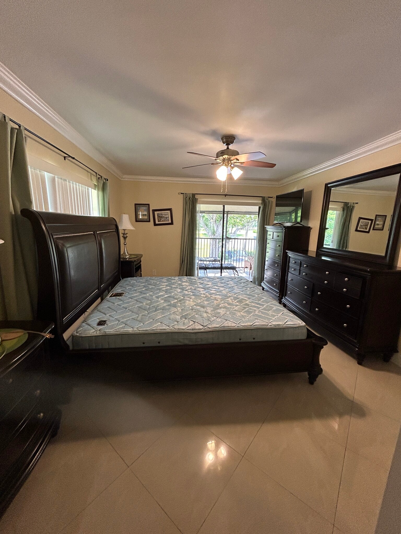 Large master room - 225 Deer Creek Blvd