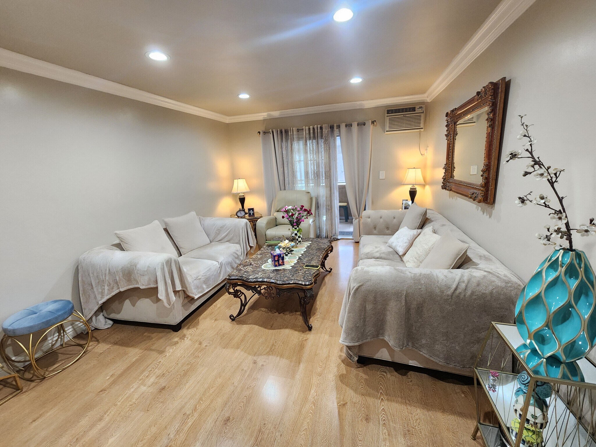 Building Photo - 6904 Radford Ave